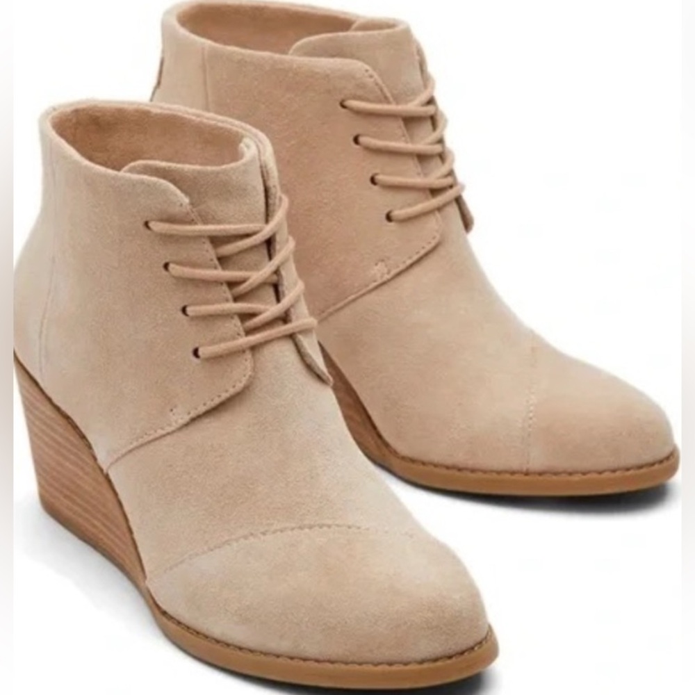 TOMS Women's, Hyde Boot Wedge Boots size 8 Sand Suede